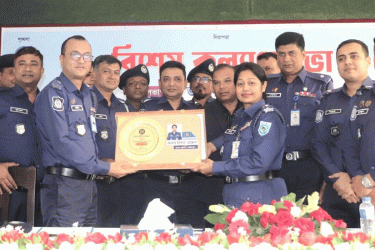 গাইবান্ধায় বিদায়ী পুলিশ সুপারকে সংবর্ধনা, নবাগত এসপির যোগদান