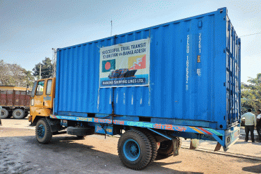 বুড়িমারী স্থলবন্দের পড়ে আছে ভুটানের ট্রানশিপমেন্ট পণ্য