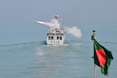 বঙ্গোপসাগরে ক্ষেপণাস্ত্র উৎক্ষেপণের মাধ্যমে নৌবাহিনীর বাৎসরিক মহড়া সমাপ্ত