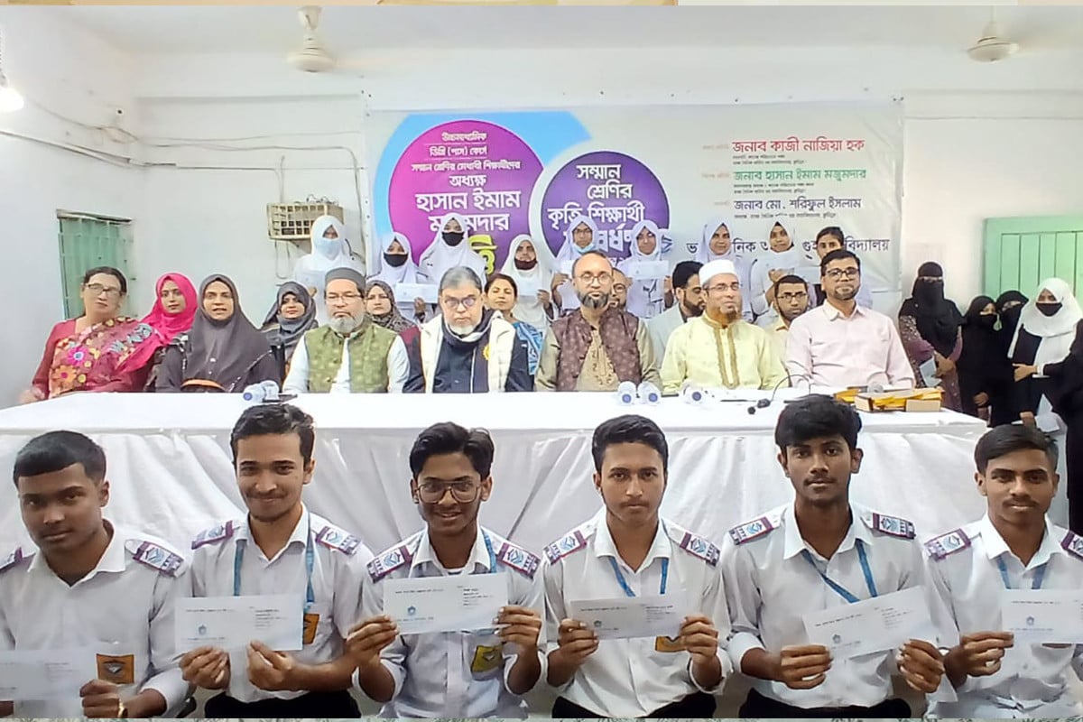 কুমিল্লায় মেধাবী শিক্ষার্থীদের বৃত্তি প্রদান