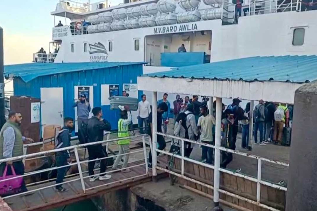 ১২শ পর্যটক নিয়ে কক্সবাজার থেকে সেন্টমার্টিনের পথে তিন জাহাজ