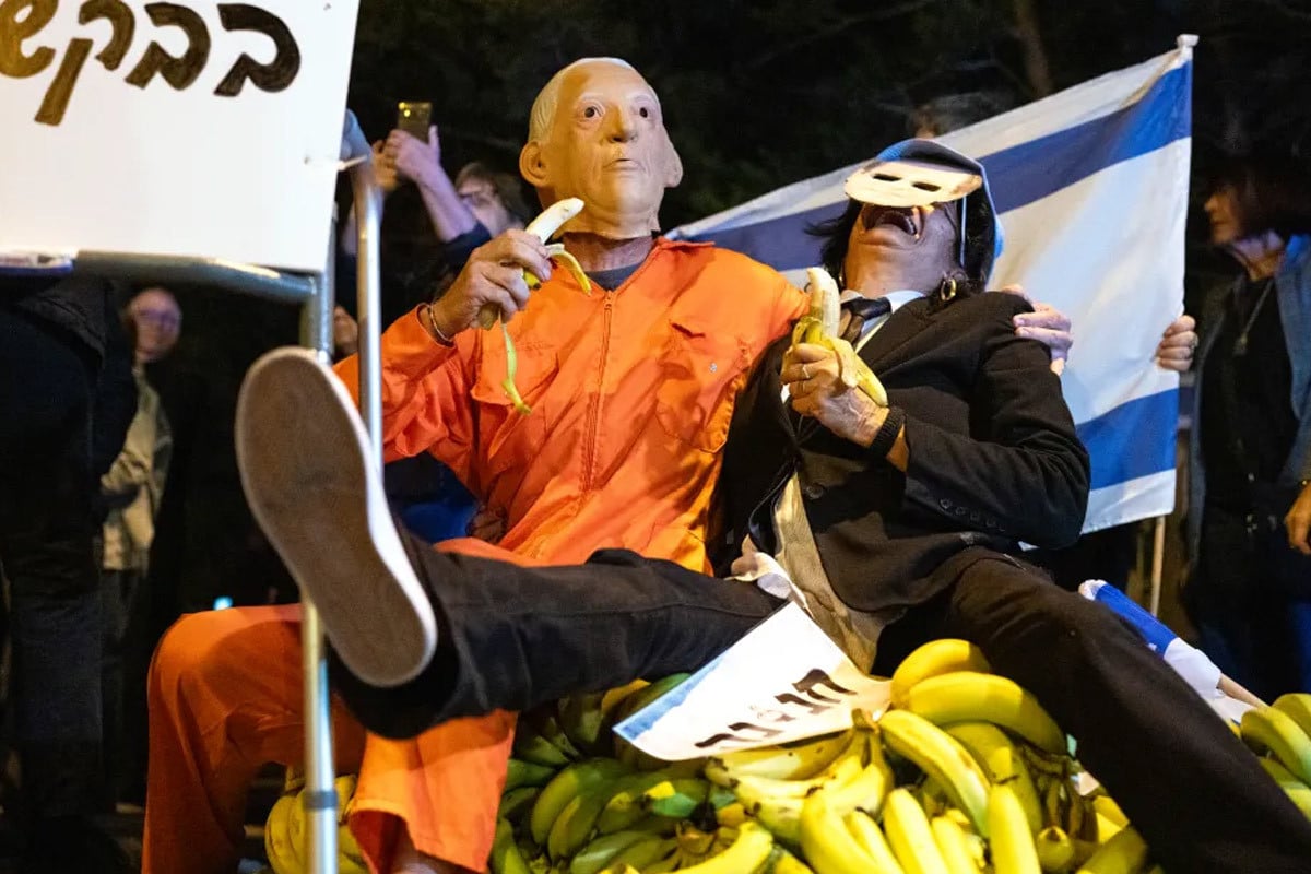 নেতানিয়াহুকে ক্ষমা না করতে প্রেসিডেন্টের বাসভবন ঘিরে ইসরায়েলিদের বিক্ষোভ