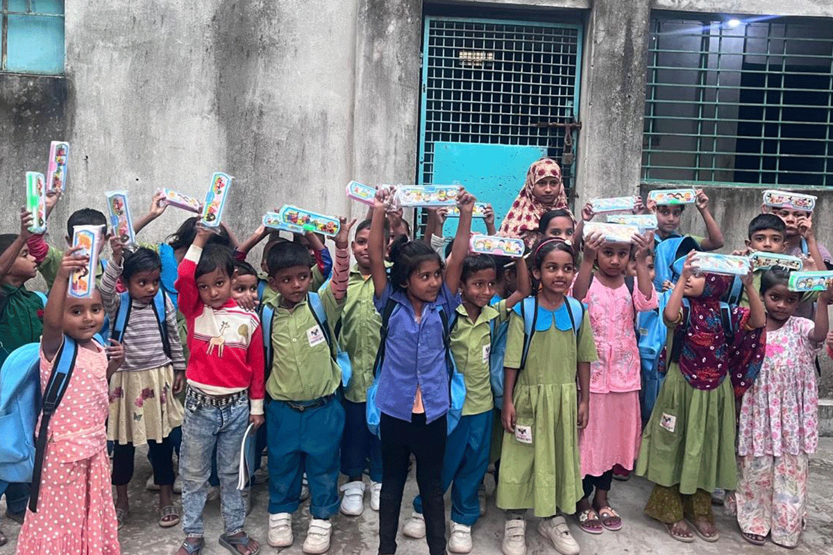 কুষ্টিয়ায় ২৫ শিক্ষার্থী পেল শুভসংঘের শিক্ষা উপকরণ