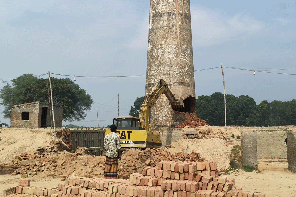 মেহেরপুরে অবৈধ ইটভাটা গুঁড়িয়ে দিল প্রশাসন