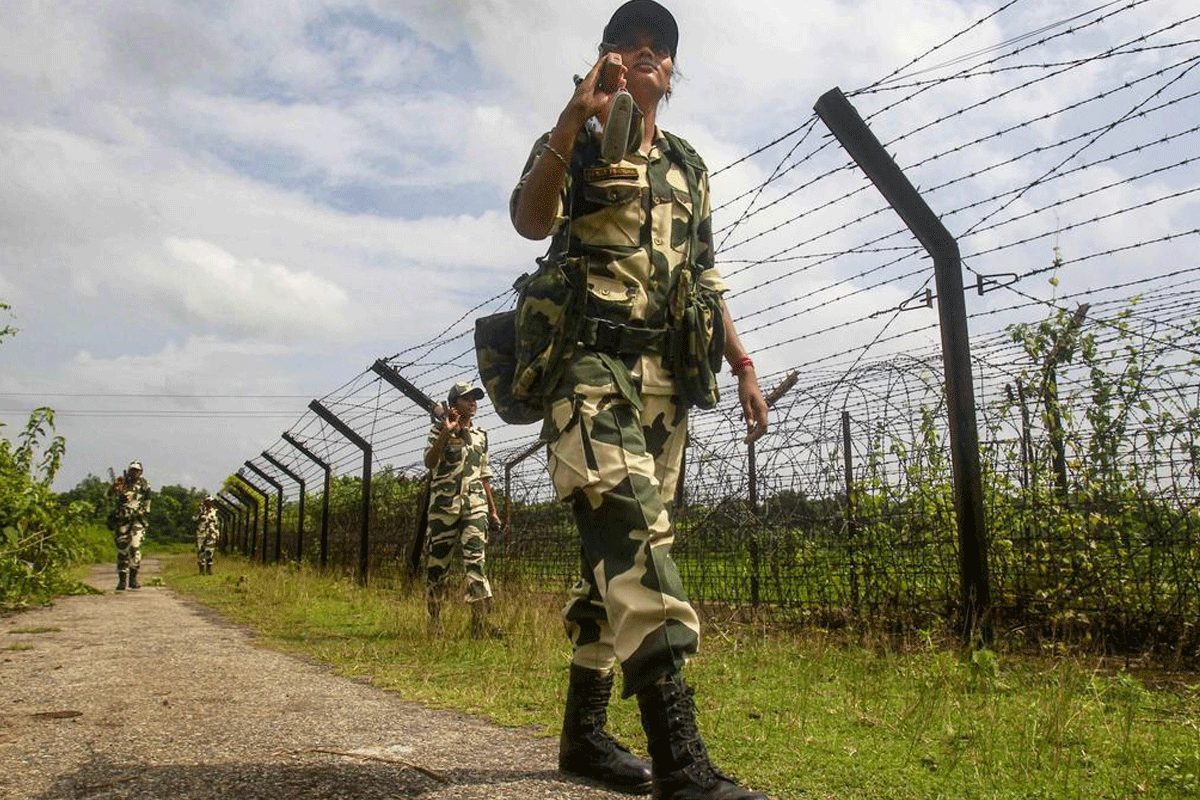 বাংলাদেশ সীমান্তে কাটাতারের বেড়া দেওয়ার পরিকল্পনা ভারতের