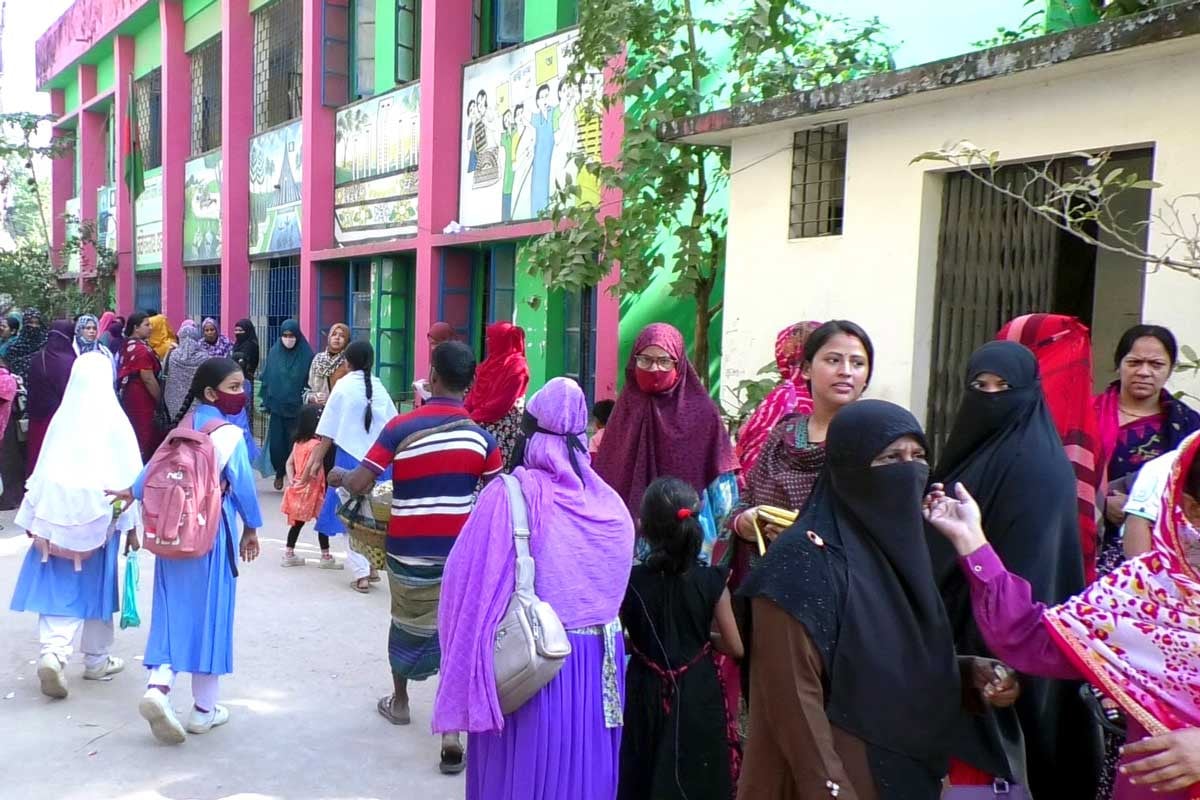 লক্ষ্মীপুরে প্রাথমিক শিক্ষকদের কর্মবিরতি, বার্ষিক পরীক্ষা বর্জন