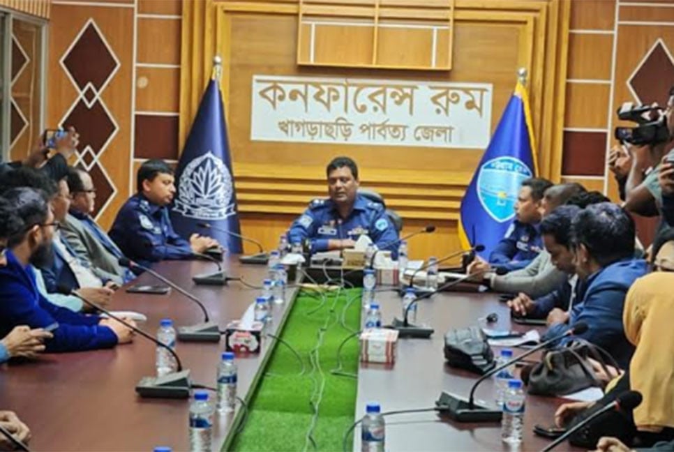 খাগড়াছড়িতে নবাগত পুলিশ সুপারের মতবিনিময়