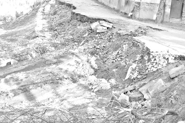 বছর না যেতেই ভাঙল বাঁধ