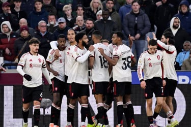 টানা হারের হতাশা ঝেড়ে লিভারপুলের জয়