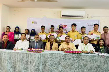 কুমিল্লায় শিক্ষার্থীদের নিয়ে বুক অলিম্পিয়াড
