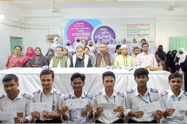 কুমিল্লায় মেধাবী শিক্ষার্থীদের বৃত্তি প্রদান