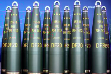 যুদ্ধ বাড়লে বাড়ে ব্যবসা: এক বছরে ৫.৯% লাফ দিল সামরিক শিল্পখাত