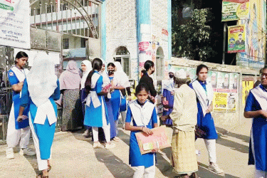 নেত্রকোনায় শিক্ষকদের কর্মবিরতিতে স্থগিত বার্ষিক পরীক্ষা