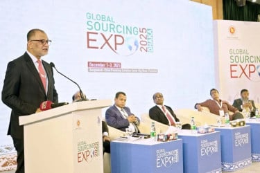 রপ্তানি বৃদ্ধি টেকসই করতে পণ্যে বৈচিত্র্য আনা প্রয়োজন: বাণিজ্য উপদেষ্টা