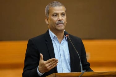 তারেক রহমানের দেশে ফেরার বিষয়ে সর্বোচ্চ সহযোগিতা করা হবে : আইন উপদেষ্টা