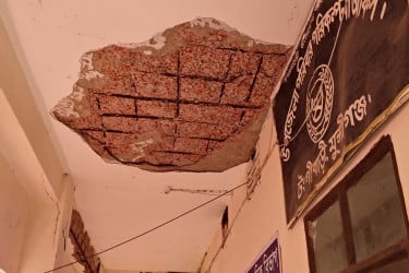 টঙ্গীবাড়ি স্বাস্থ্য কমপ্লেক্সের ভবনে ফাটল, আতঙ্কে রোগী-চিকিৎসক