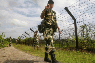 বাংলাদেশ সীমান্তে কাটাতারের বেড়া দেওয়ার পরিকল্পনা ভারতের