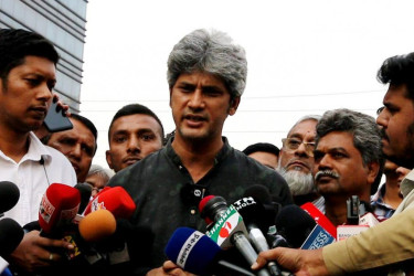 খালেদা জিয়ার শারীরিক অবস্থার খোঁজ নিতে হাসপাতালে জোনায়েদ সাকি