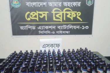 গাইবান্ধায় ১৩১ বোতল মাদকসহ গ্রেফতার ২