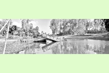 সেতু ভেঙে দুর্ভোগ সাত বছর