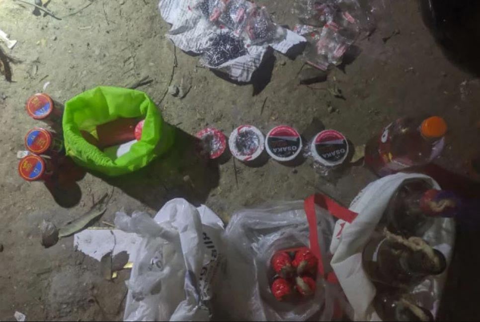 মোহাম্মদপুরে র‍্যাবের অভিযান, ককটেল-পেট্রোল বোমা উদ্ধার