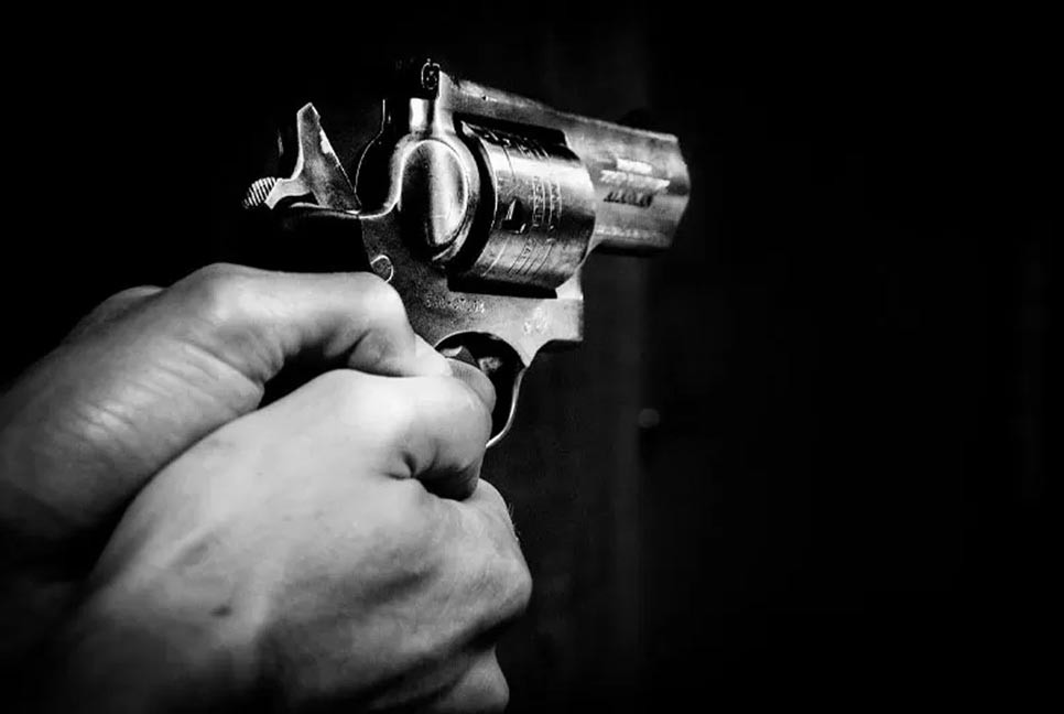 মুন্সীগঞ্জে ড্রেজার পাহারায় থাকা যুবককে গুলি