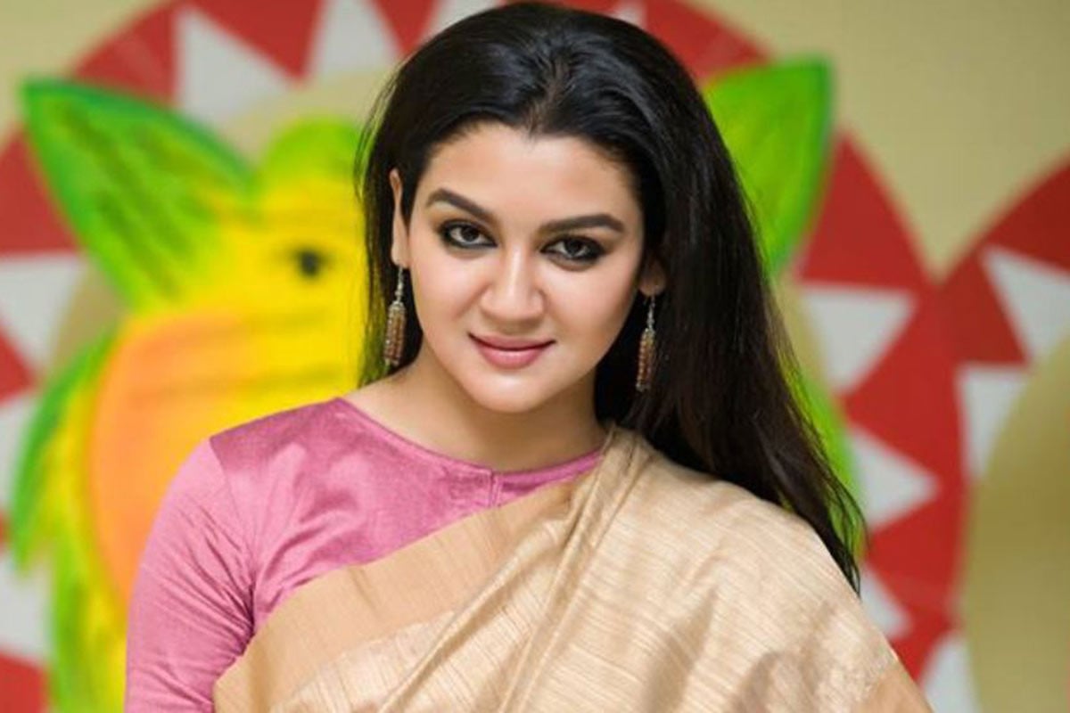 পাবনায় ৮ কুকুরছানা হত্যা, কঠোরতম শাস্তি চান জয়া আহসান