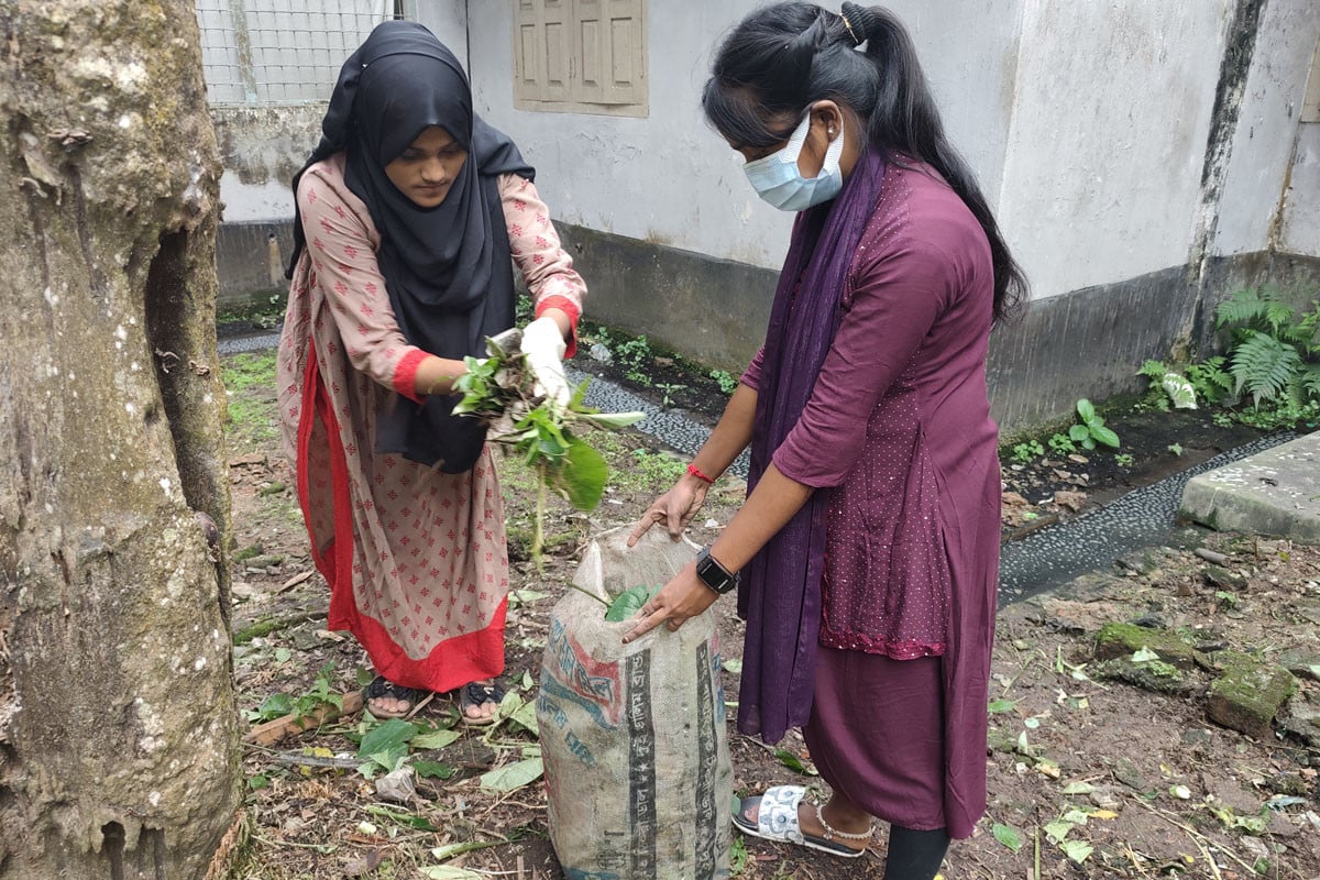 বাগেরহাটে বসুন্ধরা শুভসংঘের নতুন কমিটির পরিষ্কার-পরিচ্ছন্নতা অভিযান
