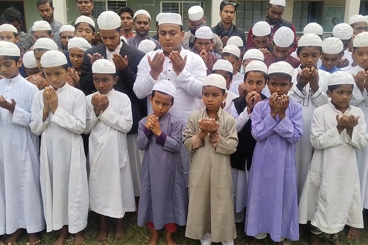 খালেদা জিয়ার সুস্থতা কামনায় ঝালকাঠিতে দোয়া মাহফিল