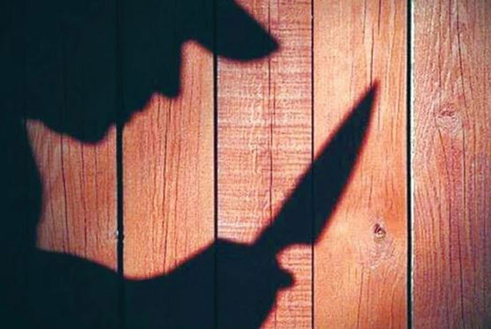 মাদকের ১০ টাকা কম দেওয়া নিয়ে দ্বন্দ্ব, স্কুলছাত্রকে কুপিয়ে জখম