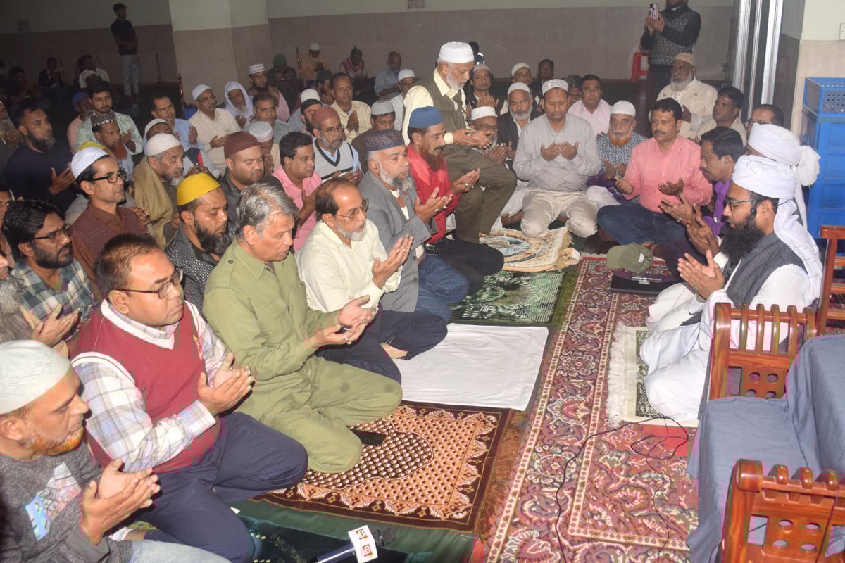 খালেদা জিয়ার সুস্থতা কামনায় সাংবাদিক ইউনিয়ন বগুড়ার দোয়া মাহফিল