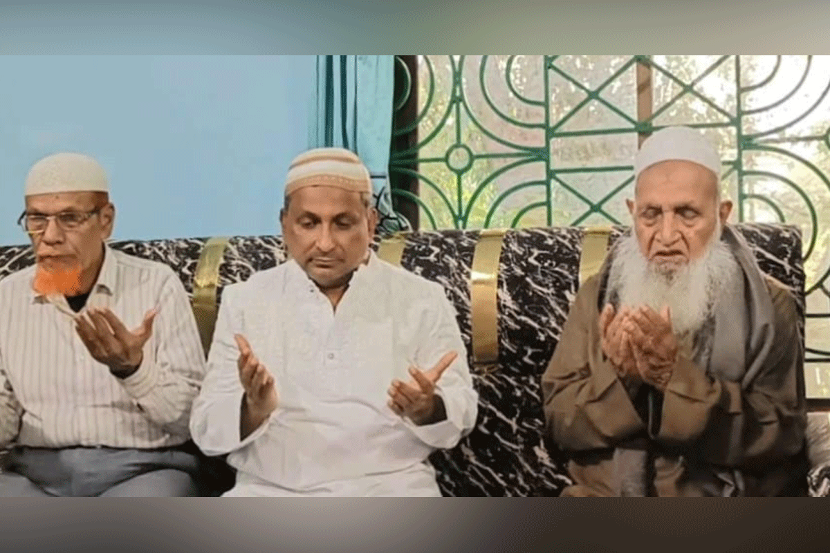 খালেদা জিয়ার রোগমুক্তি কামনায় হেফাজত আমিরের দোয়া