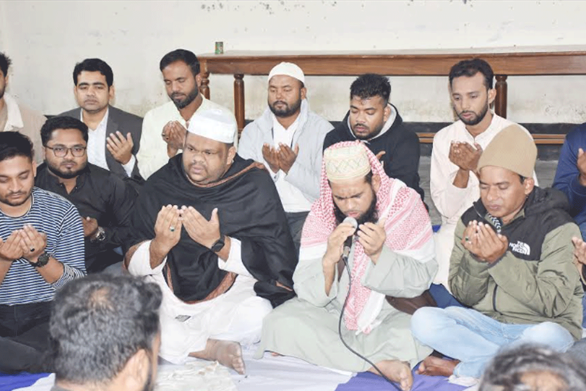 রাজবাড়ীতে খালেদা জিয়ার সুস্থতা কামনায় ছাত্রদলের দোয়া