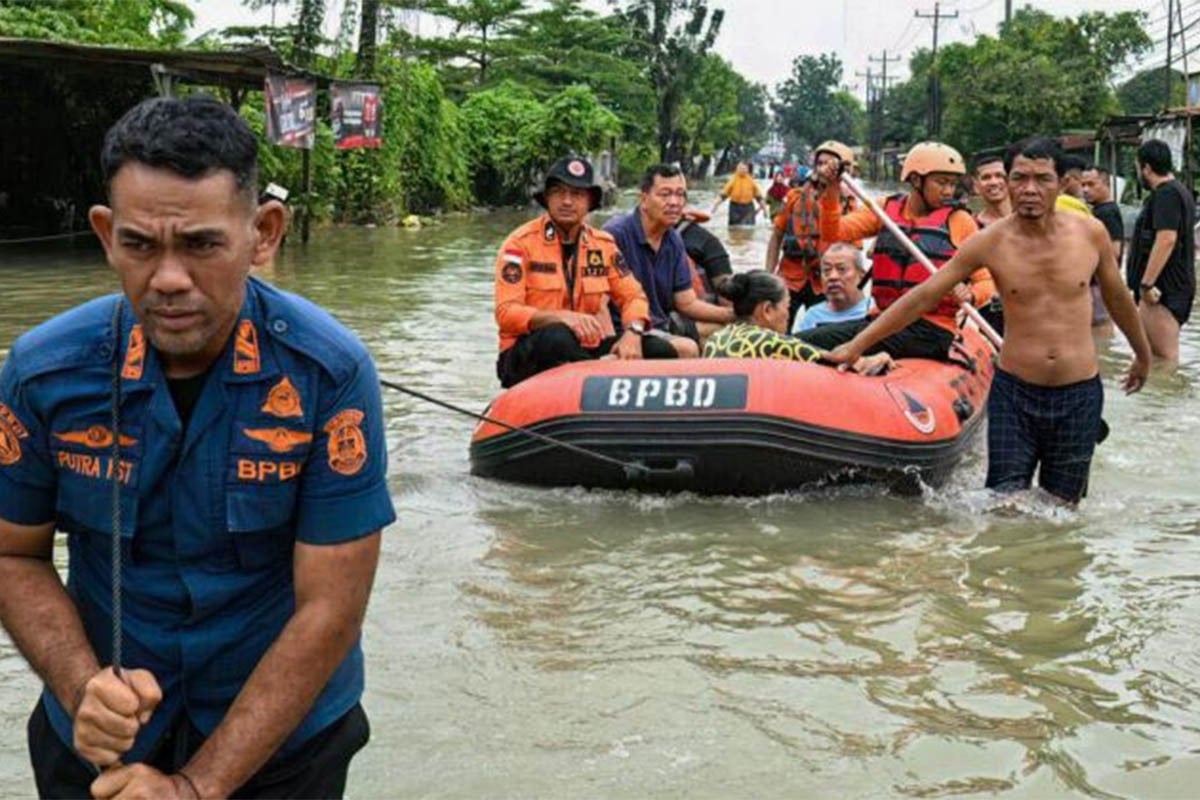 ইন্দোনেশিয়ায় বন্যায় মৃত্যু বেড়ে ৭১২, নিখোঁজ পাঁচ শতাধিক