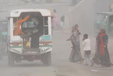 দূষণের তালিকায় আজ তৃতীয় ঢাকা, বাতাস 'খুব অস্বাস্থ্যকর'