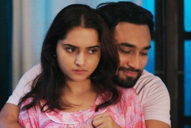 লোভ-দ্বন্দ্বের খেলায় নতুন নাটক ‘টাকা’