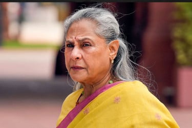 সাংবাদিকদের নিয়ে মন্তব্য করে বিতর্কে জয়া বচ্চন, বিরক্ত পরিচালক