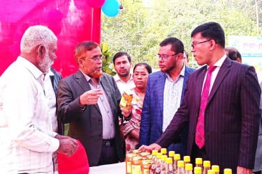 চুয়াডাঙ্গায় তিন দিনব্যাপী কৃষি প্রযুক্তি ও পুষ্টি মেলার উদ্বোধন