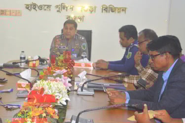 বগুড়ায় সাংবাদিকদের সঙ্গে হাইওয়ে পুলিশ সুপারের মতবিনিময়