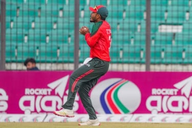 ৫ ক্যাচ নিয়ে বিশ্ব রেকর্ড গড়লেন তানজিদ