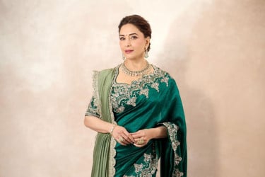 দীপিকার ৮ ঘণ্টা কাজের সিদ্ধান্ত নিয়ে মুখ খুললেন মাধুরী