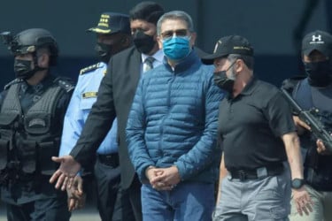 ট্রাম্পের ক্ষমা, মার্কিন কারাগার থেকে মুক্তি পেলেন হন্ডুরাসের সাবেক প্রেসিডেন্ট