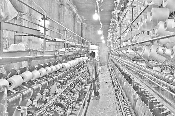 বন্ধ হচ্ছে কারখানা, ছাঁটাই শ্রমিক