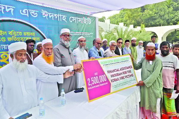 কড়াইল বস্তিতে ৮ শতাধিক পরিবারকে সহায়তা