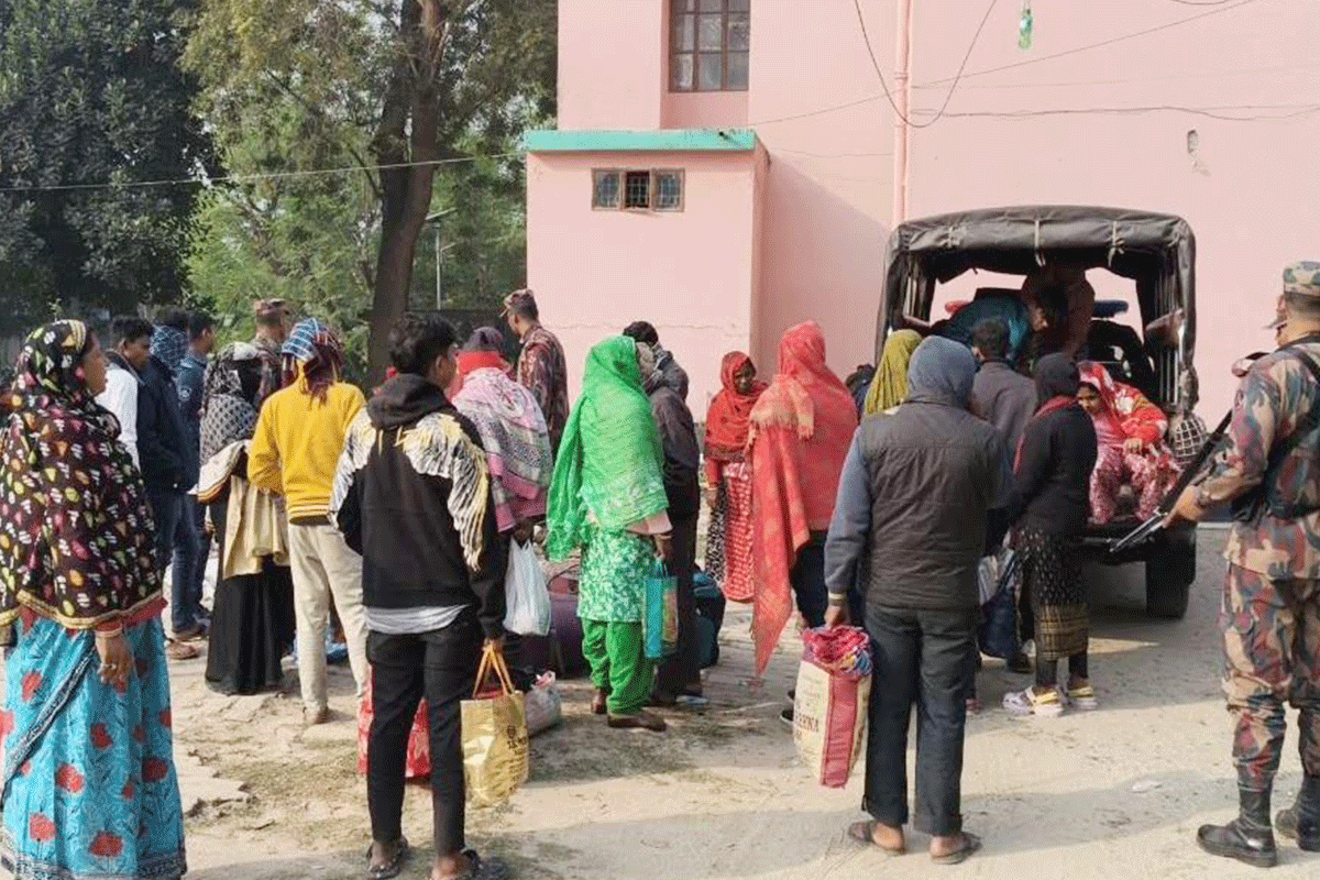 মেহেরপুর সীমান্তে নারী-শিশুসহ ৩০ বাংলাদেশিকে ঠেলে দিল বিএসএফ