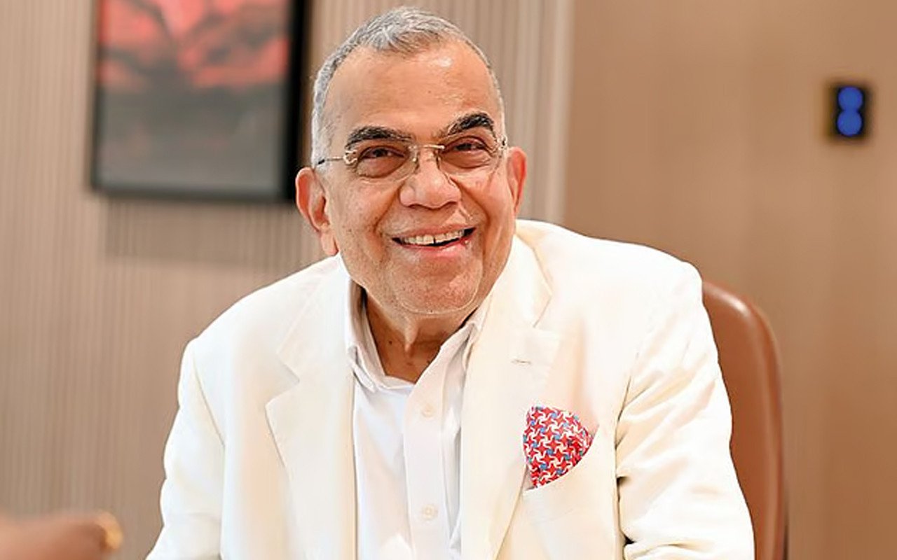 সাড়ে সাত ডলার থেকে বিলিয়নিয়ার!