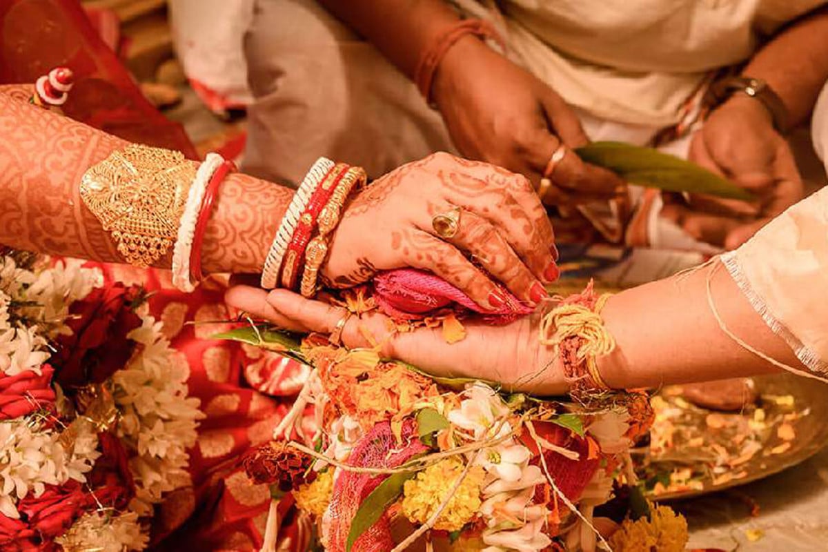 বিয়েতে দামি উপহার দিলেই জরিমানা!