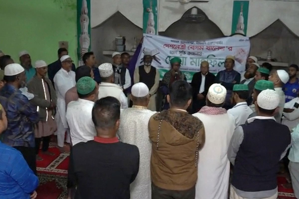 খাগড়াছড়িতে শ্রমিকদলের উদ্যোগে খালেদা জিয়ার সুস্থতা কামনায় দোয়া