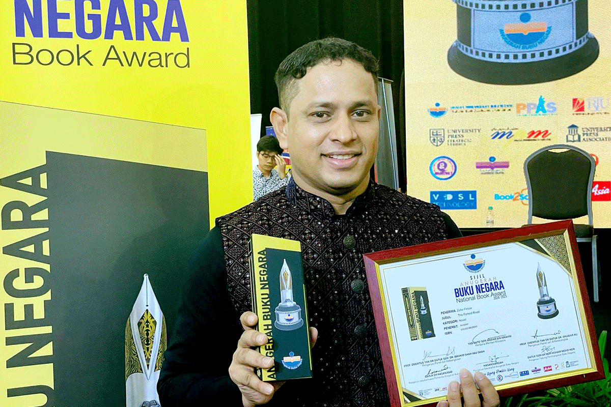 মালয়েশিয়ার ন্যাশনাল বুক অ্যাওয়ার্ড পেলেন জাফর ফিরোজ
