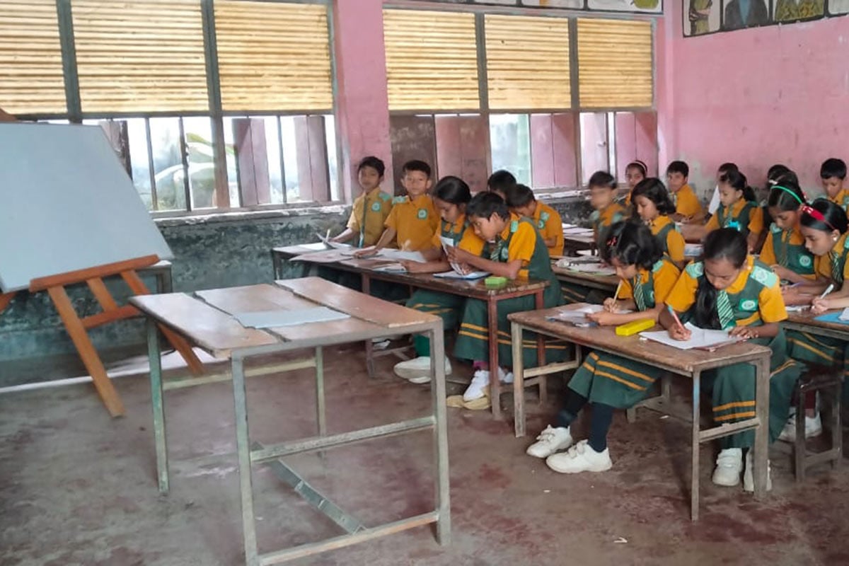 গাইবান্ধা সরকারি প্রাথমিক বিদ্যালয়ে পরীক্ষা কেন্দ্রে নেই শিক্ষক